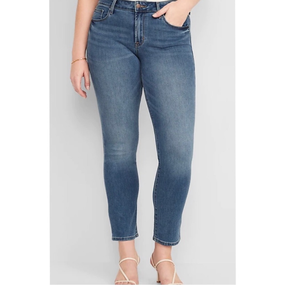 NWT Old Navy Mid Rise Power Slim Straight Jeans